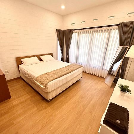 Villa Putih Le Cordon Bandung Buitenkant foto