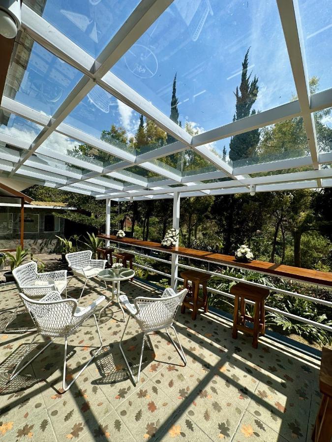 Villa Putih Le Cordon Bandung Buitenkant foto