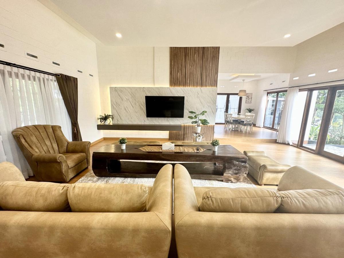 Villa Putih Le Cordon Bandung Buitenkant foto